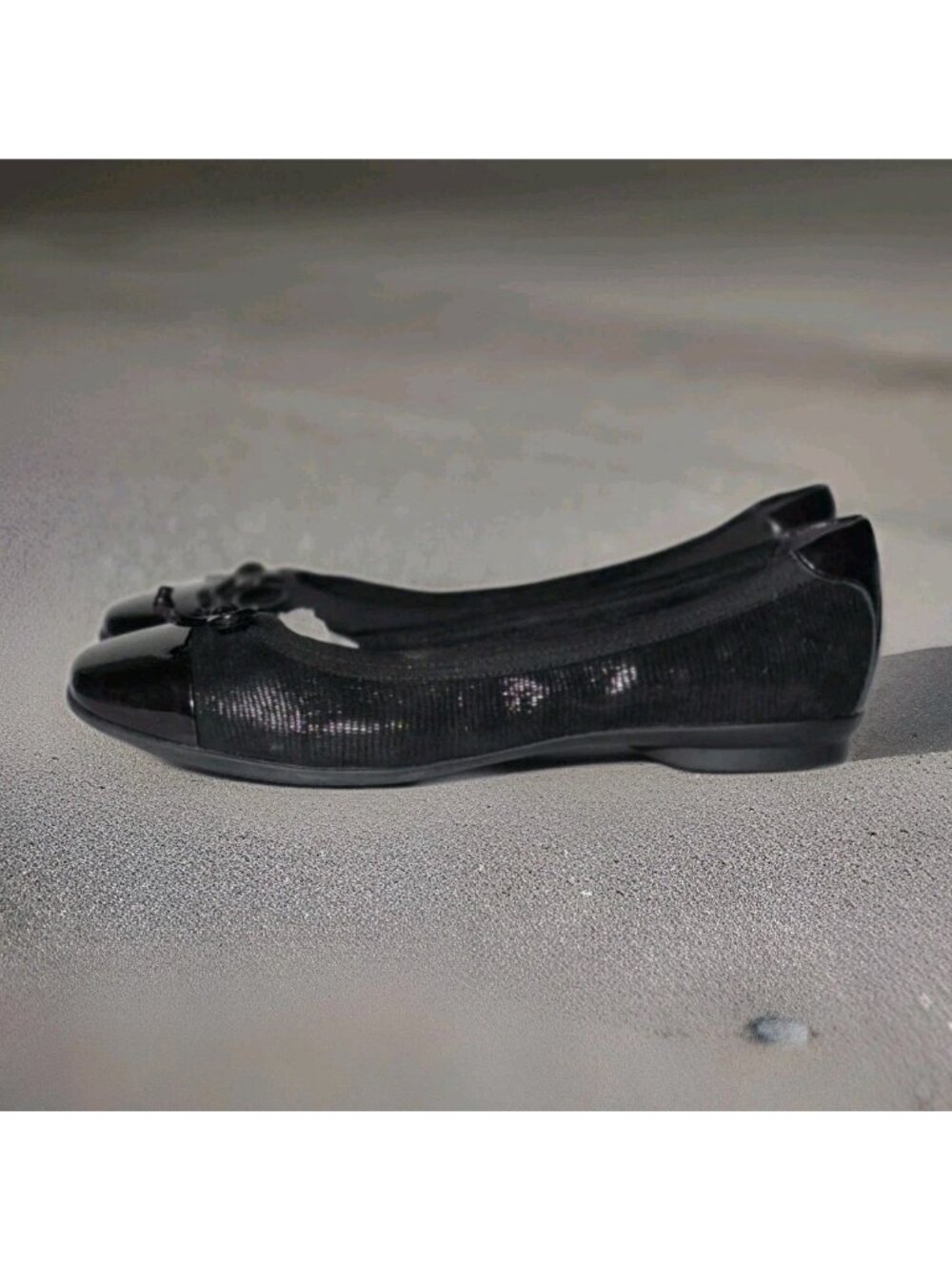 Clarks Candra Glow Black Flats. Patent Toe Caps/Suede Women's Size 9.5 Wide